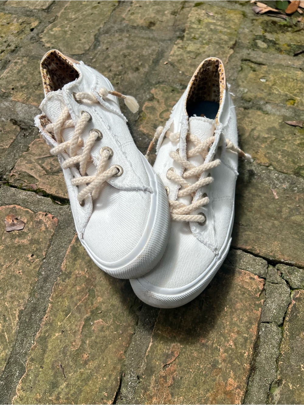 Blowfish White Canvas Low-Top Sneakers with Natural Laces